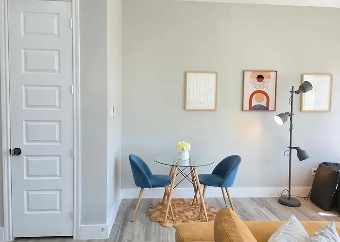 The Pershing Pad Is At A Central Location 3Br Sleeps 10 Houston