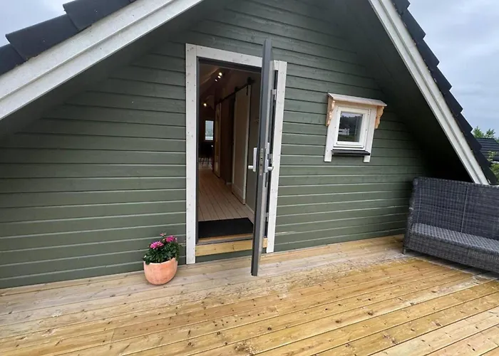 1 Bed Loft Sleeps 4 -Hot Tub Sauna & Pets Ok Stokmarknes
