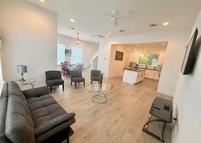 Beautiful Townhome Near Downtown Htx And Med Center Houston