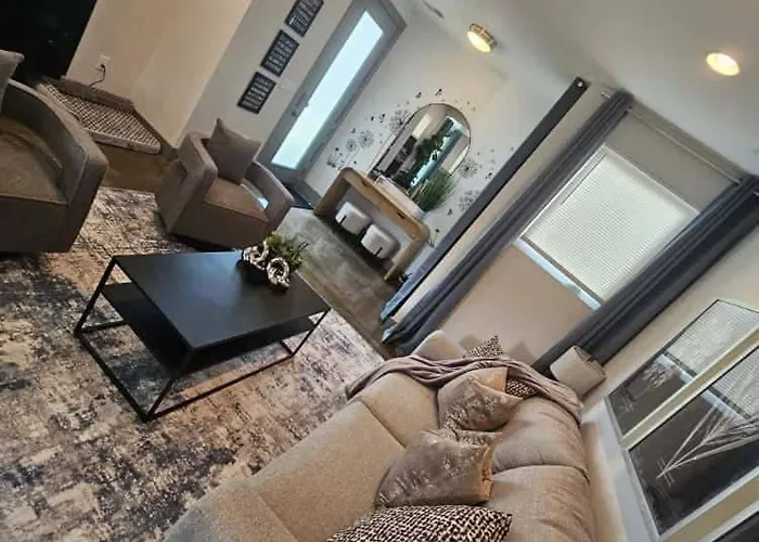 Villa 3Br And 3Ba 5 Min Dt Firepit Patio And Sleeps 10 Nashville