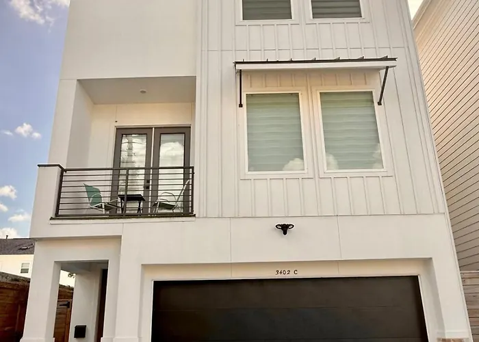 Beautiful Townhome Near Downtown Htx And Med Center Houston