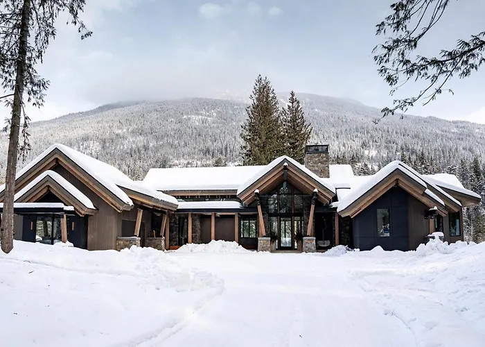 Mountain Lake Luxury Ski Chalet Revelstoke
