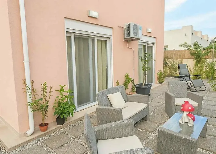 The 50 50 Deluxe Apartments Sidárion