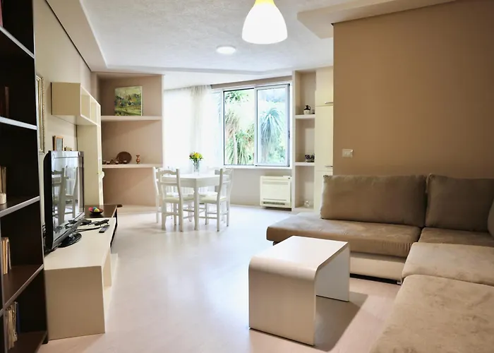 Ferienwohnung Casa Miel En El Botanico Tirana