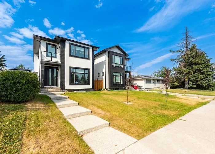 Newly Built 2 Bedroom Suite With Kitchen & Laundry YYC