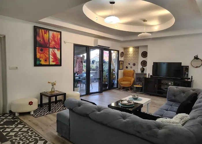 Katata Apartment Spacious House Floor With Terraces, 3 Bedrooms, Parking,Wi-Fi Podgorica