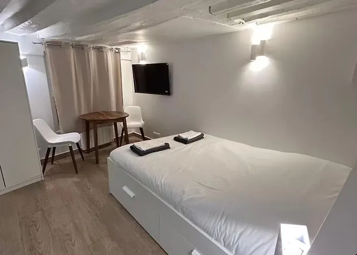 Modern Studio Near Pantheon Paris