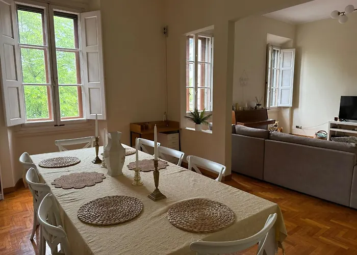 Stylish 3-Bedroom Apartment In Prestigious Florenz