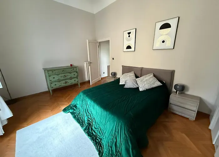 Stylish 3-Bedroom Apartment In Prestigious Florenz