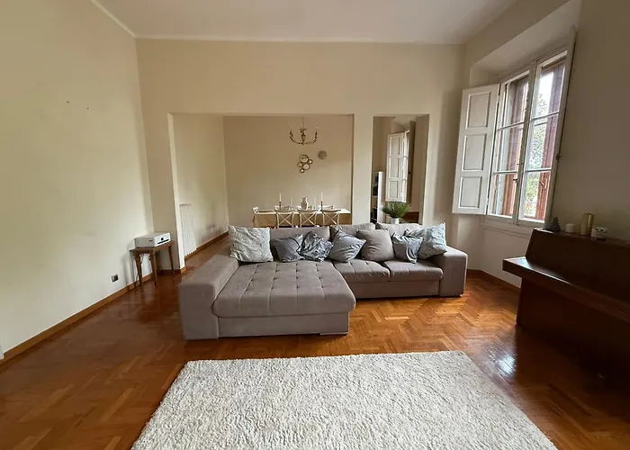 Stylish 3-Bedroom Apartment In Prestigious Florenz