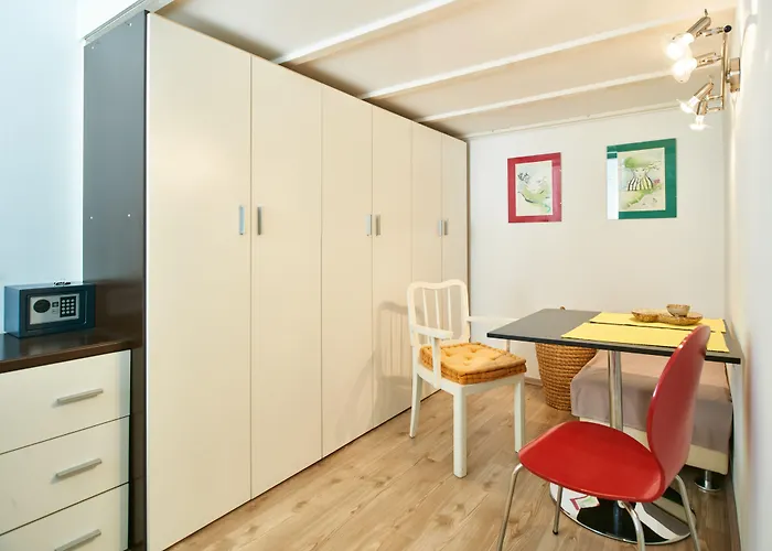 Studio Apartment Green Wall Zagreb