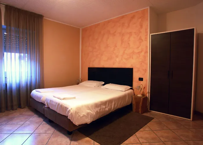 Hotel De La Tour Tirano