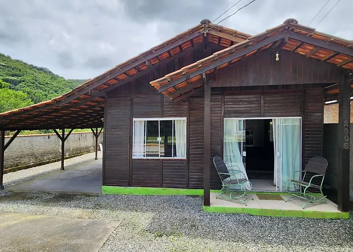 Casa Bombas Para Ate 12 Pessoas, 3 Dormitorios Com Ar Condicionado Bombinhas
