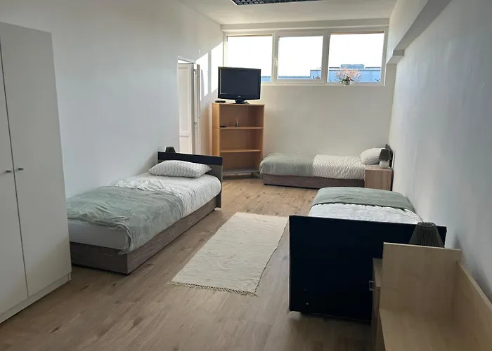 Acel Budget Rooms With Free Truck Parking Veszprém