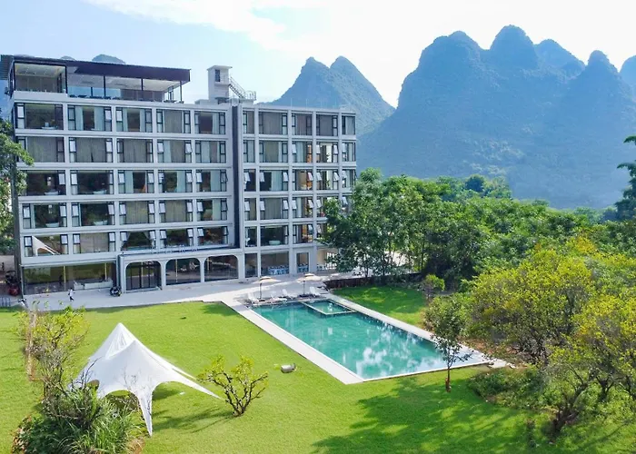 Yangshuo Cloud Hotel - View King Size Bed - Private Bathtub - Endless Pool - Lawn And Surrounded - Western Breakfast