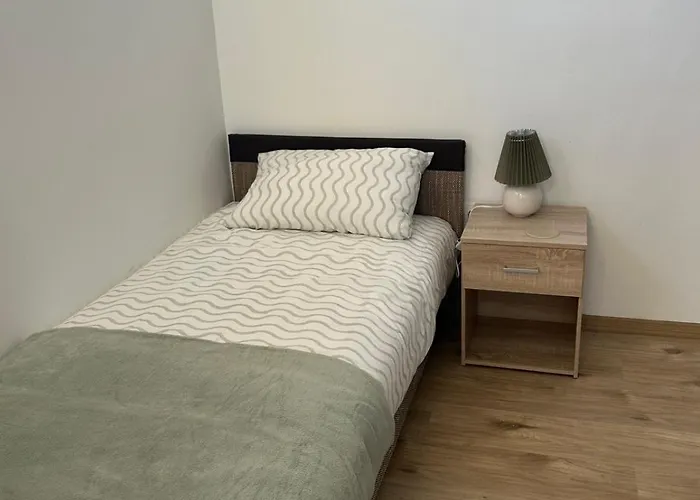 Acel Budget Rooms With Free Truck Parking Veszprém