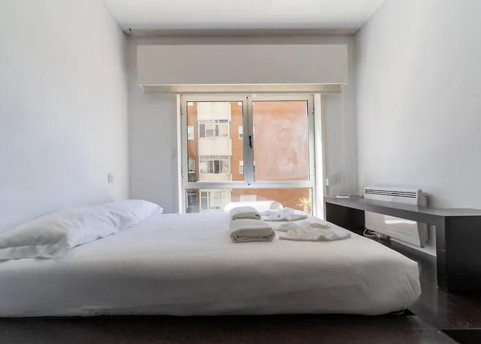 Spacious 2Br En Suite, Downtown Porto