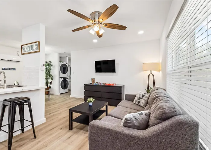 Ferienwohnung Near Montrose Midtown Flat Desk Tv Games Wifi Houston