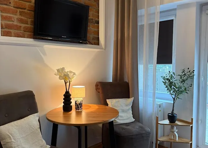 Cozy Central Krakow Studio - Walk To Wawel - Fast Wi-Fi & Smart Tv