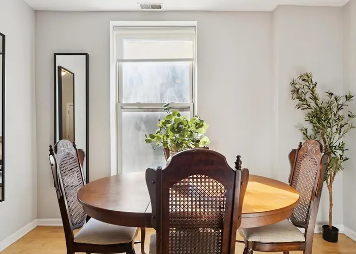 Ferienwohnung Elegant Escape Minutes From Downtown & Uic Chicago