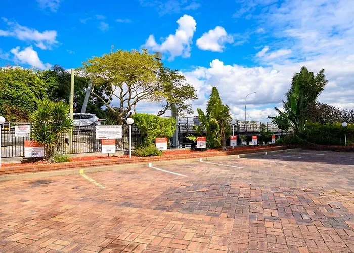 Apartment - Luxury & Fun! Views, Pool, Theatre, Mini Golf, Sleeps 10 Gold Coast