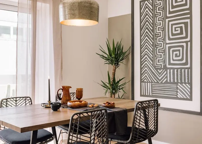 Lampoul - 2 Bedrooms And Balcony In Lapa Lissabon