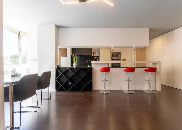 Spacious 2Br En Suite, Downtown Porto