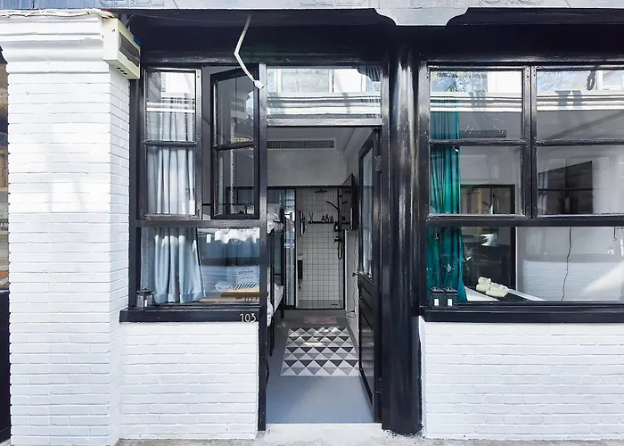 A Cozy Double Double Room In A Courtyard In The Alley Of Good Night Bed And Breakfast In Gu Nai Peking