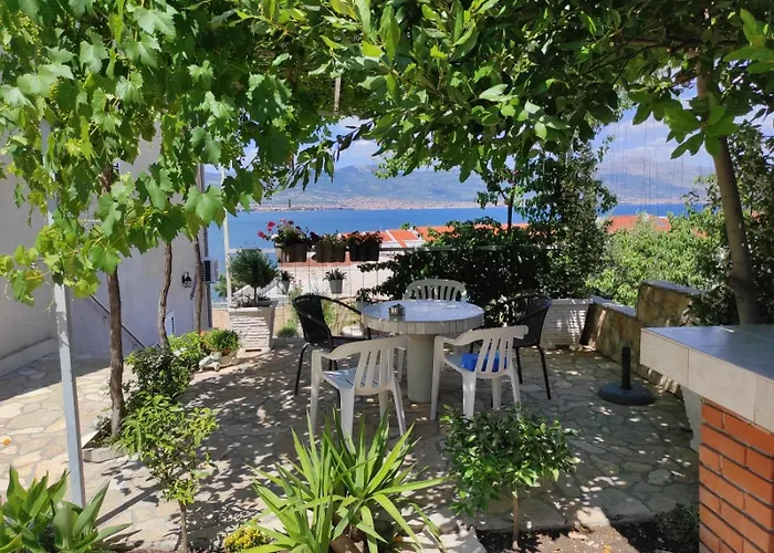 Family-Friendly Apartments With Swimming Pools Arbanija, Ciovo - 16478 Trogir