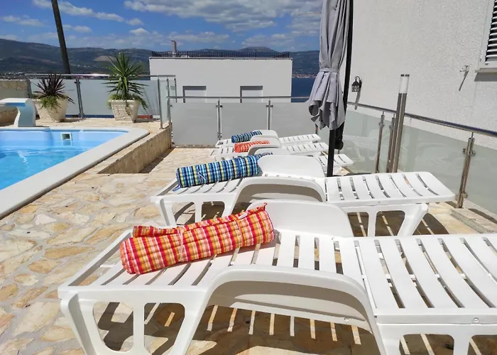 Family-Friendly Apartments With Swimming Pools Arbanija, Ciovo - 16478 Trogir