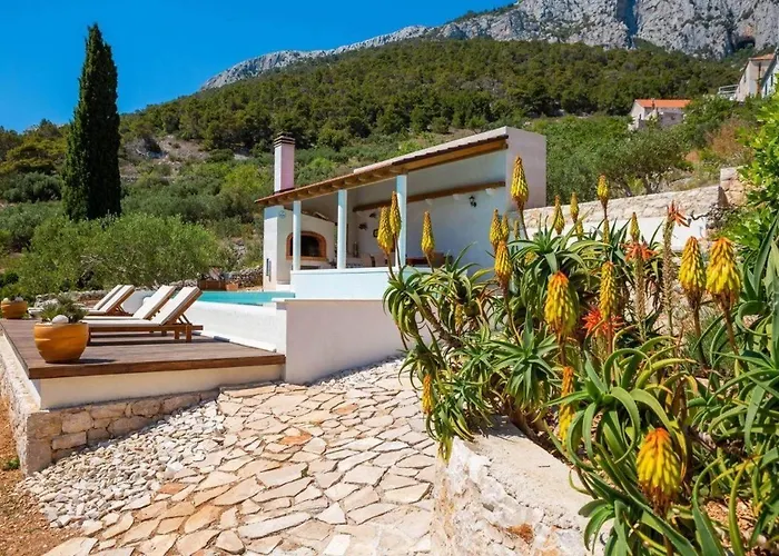 Holiday House With A Swimming Pool Sveta Nedilja, Hvar - 22136 Jelsa 