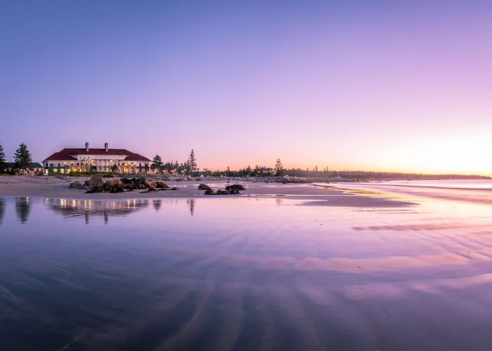 White Point Beach Resort Liverpool