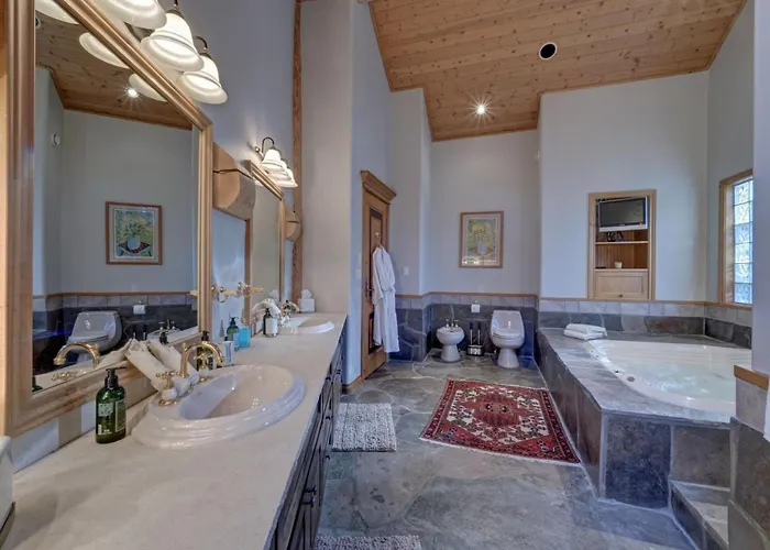 Hapala Chalet Whistler