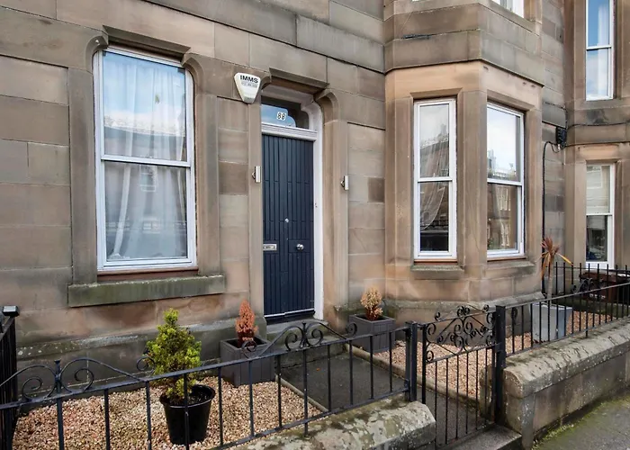 Roomy Home 1 Level Free Parking Edinburgh