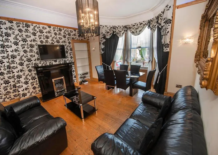 Roomy Home 1 Level Free Parking Edinburgh