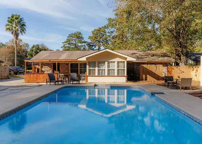 Savannah Getaway With Private Pool, Porch & Deck