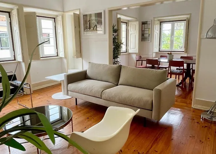 Apartment Of Charm With Garden In Sintra Center