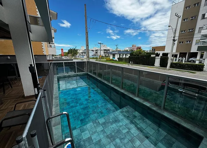 Cod 165 - Apartamento Com Piscina A 350M Do Mar Governador Celso Ramos