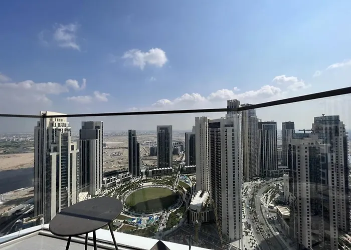 Ferienwohnung Iconic 3Bhk I Stunning Creek Views I Sleep Up To 6 Guests I High Floor I Pool I Free Parking I Pet Friendly I Dubai