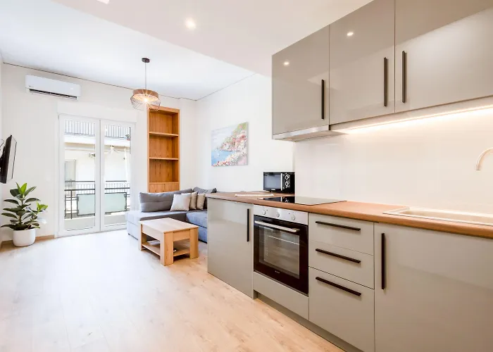 Spacious 3-Bedroom Dual Apartment In City Centre Athen