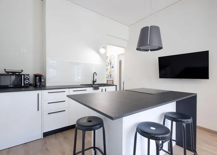 Spacious 3-Bedroom Dual Apartment In City Centre Athen