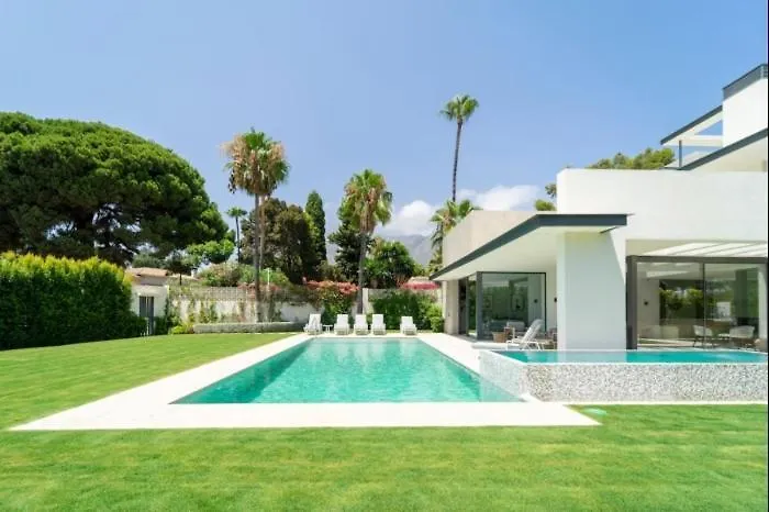 Ultra Luxury 5 Bedroom Retreat With Rooftop Solarium Marbella
