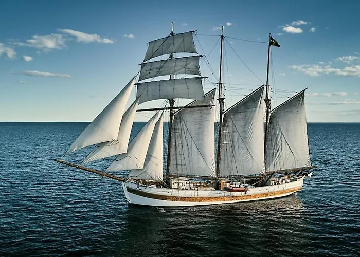 Hotel The Vega 1909 - Historic Wooden Ship Amsterdam