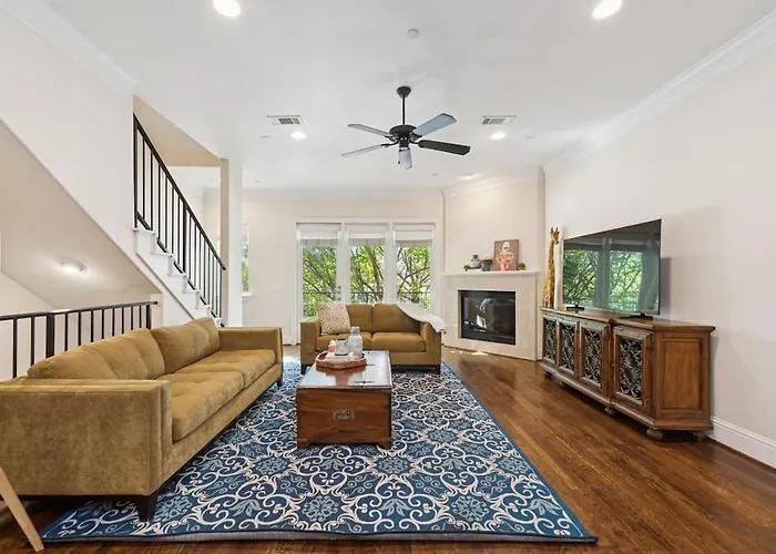 Highland Park, Oak Lawn Dallas Townhome
