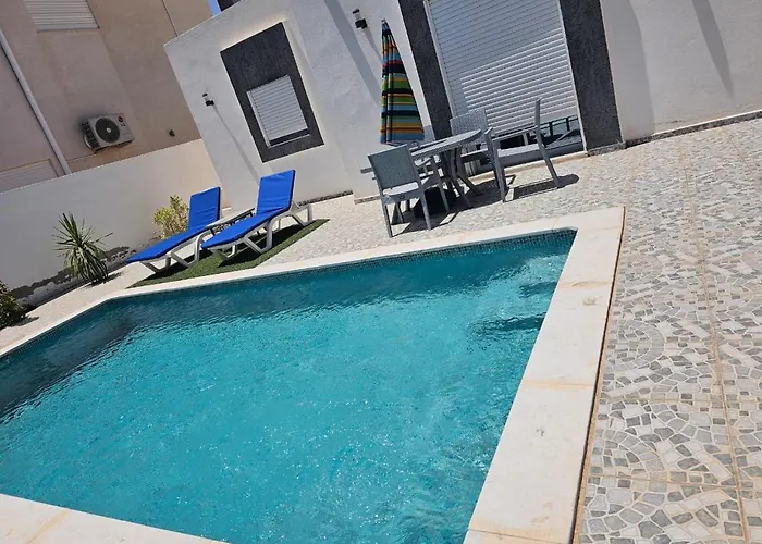Villa Menyar Al Maqarisah