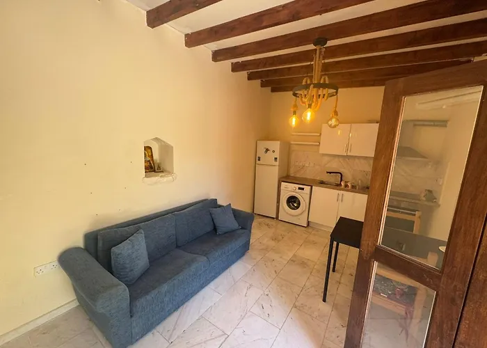 Charming Cyprus Getaway In Pfos - Garden View Holiday House Paphos