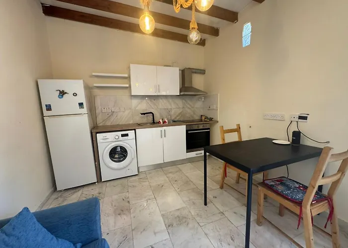Charming Cyprus Getaway In Pfos - Garden View Holiday House Paphos