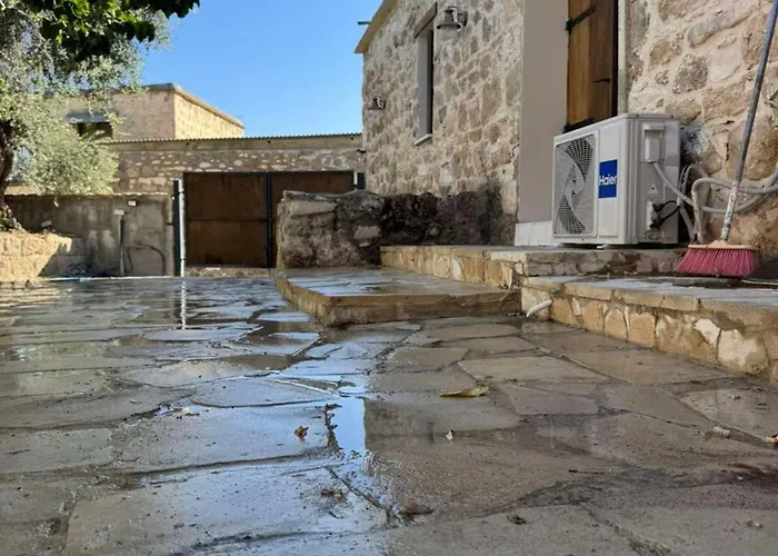 Charming Cyprus Getaway In Pfos - Garden View Holiday House Paphos