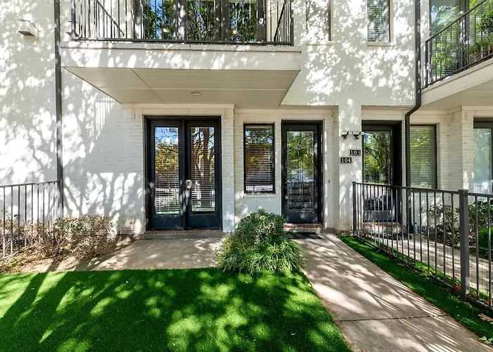 Highland Park, Oak Lawn Dallas Townhome