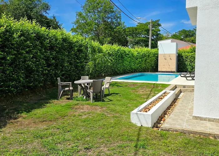 Casa De Descanso Con Piscina Y Jardin Ricaurte
